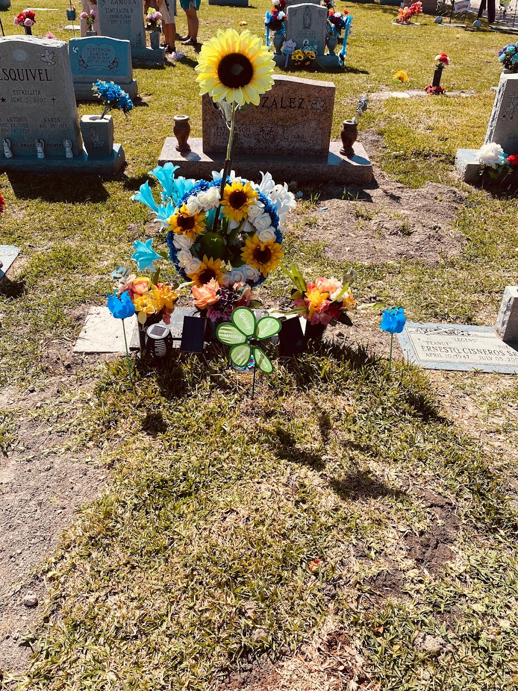 Santa Teresa Cemetery | 912 Buschong St, Houston, TX 77039 | Phone: (281) 987-3100