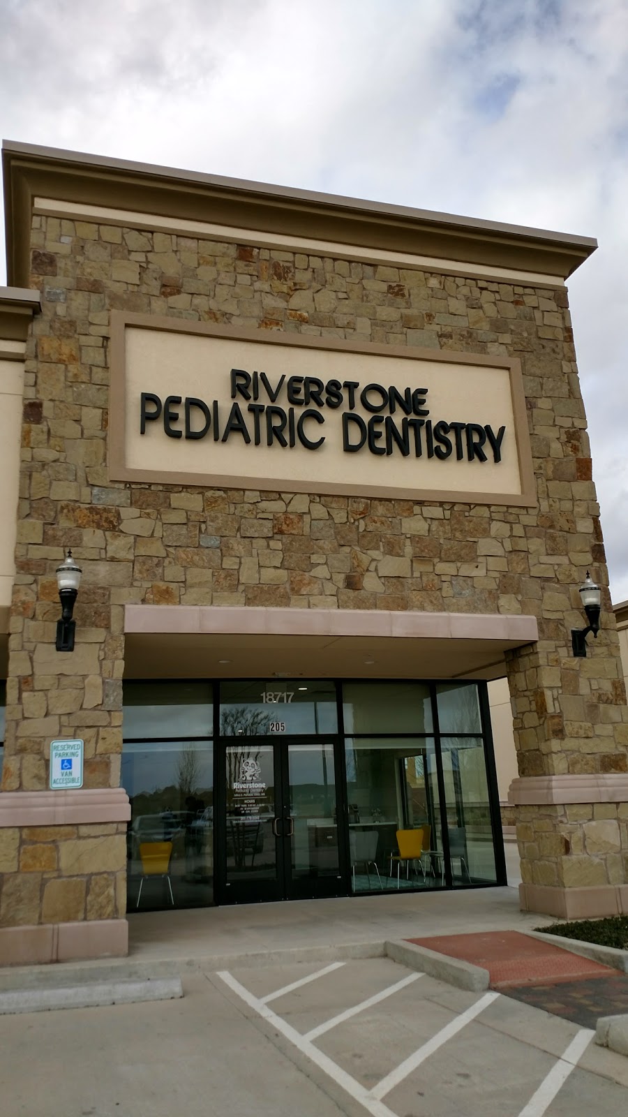 Riverstone Pediatric Dentistry | 18717 University Blvd Ste 205, Sugar Land, TX 77479 | Phone: (281) 778-5565
