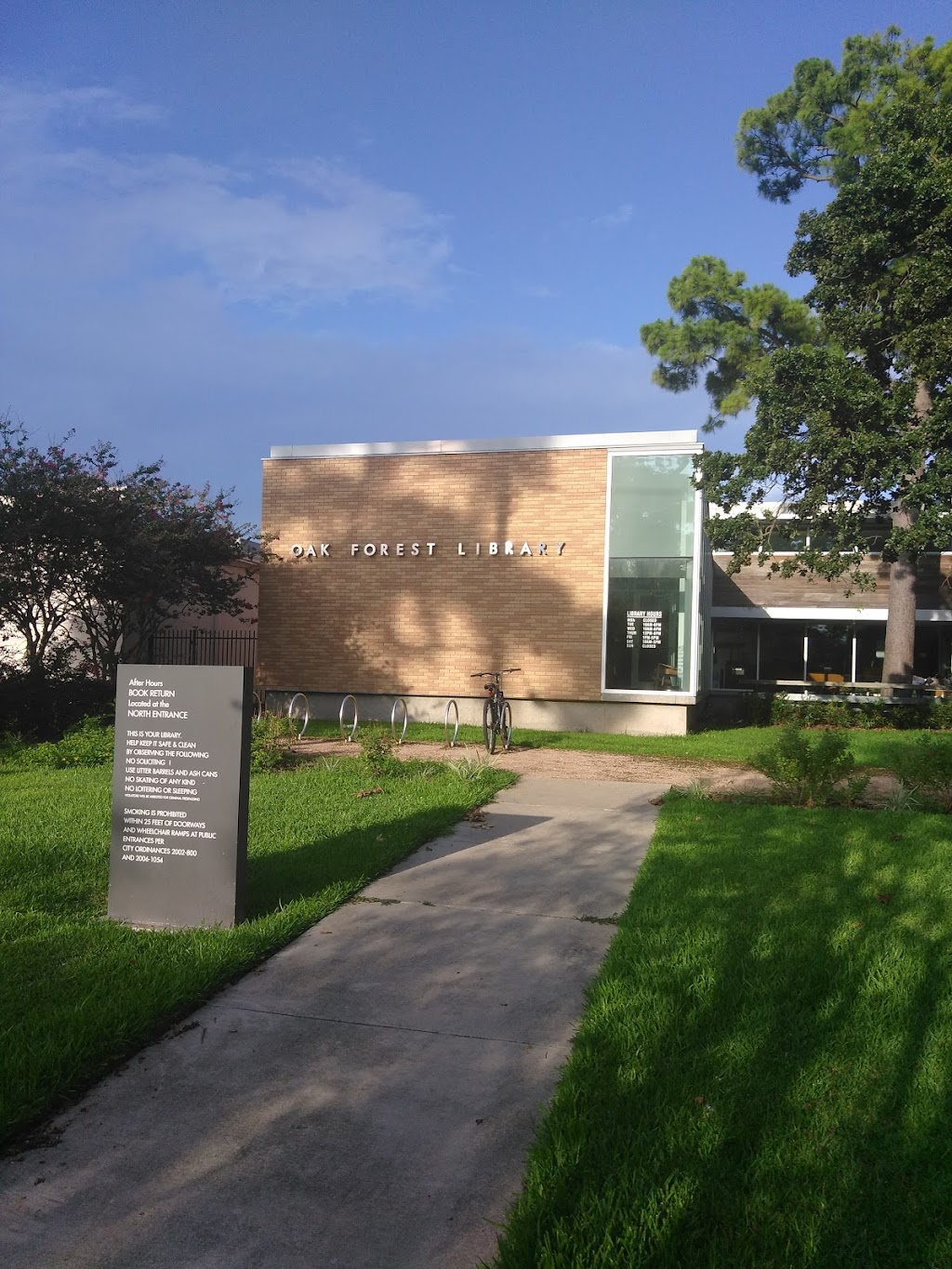 Oak Forest Neighborhood Library | 1349 W 43rd St, Houston, TX 77018 | Phone: (832) 393-1960