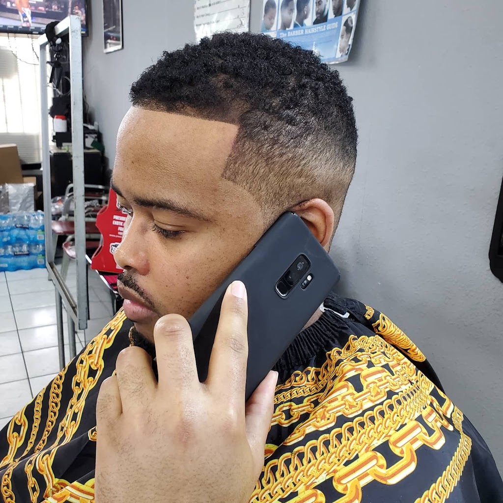 World Star Cuts Barber Shop | 5845 W Airport Blvd, Houston, TX 77035 | Phone: (713) 485-0116